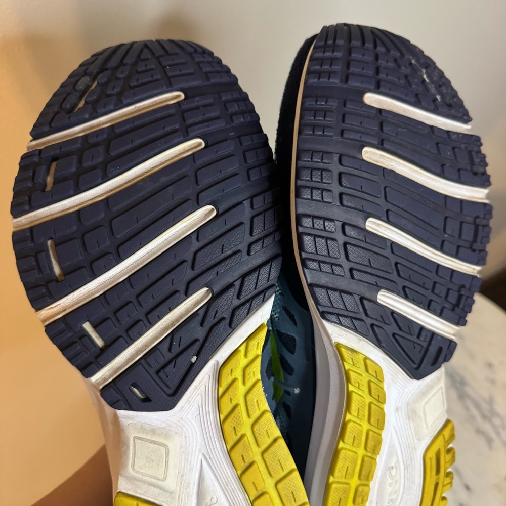 Brooks Revel Shoes Size 11 Womens
Very good condition blue green running - Picture 12 of 12